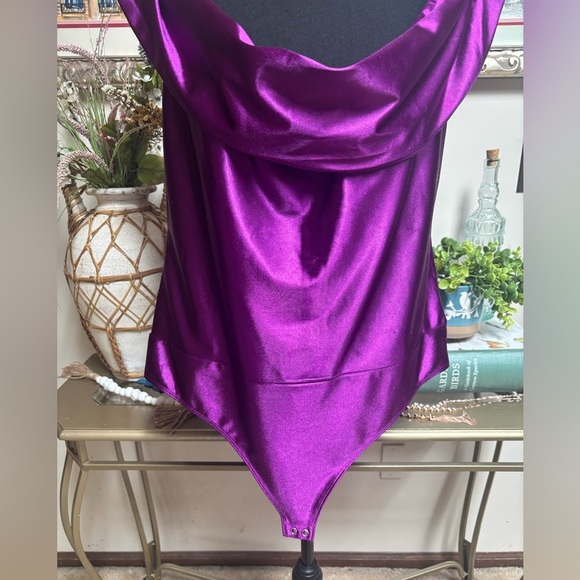 EXPRESS Bodysuit Vibrant Purple Metallic Glam Off The Shoulder Satin Thong Sz XL - Picture 7 of 10